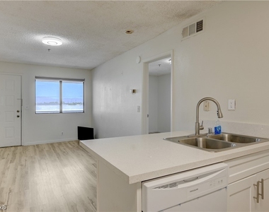 1381 E University Avenue - Photo Thumbnail 5