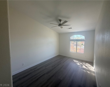 5402 Snake Lane - Photo Thumbnail 12