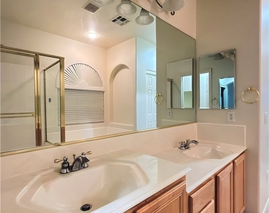 10777 Vestone Street - Photo Thumbnail 9