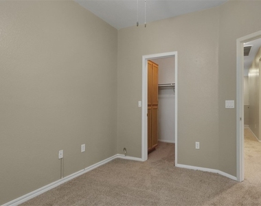 3925 Palm Beach Street - Photo Thumbnail 12