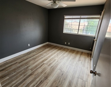 310 Tuscany Court - Photo Thumbnail 7