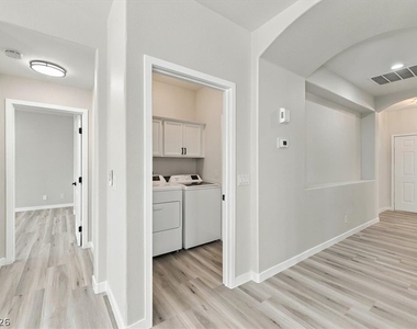 6898 Perfect Sunset Court - Photo Thumbnail 15
