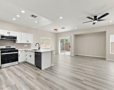 6898 Perfect Sunset Court - Photo Thumbnail 2