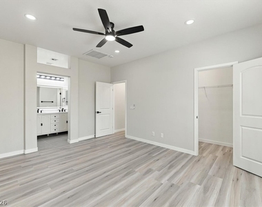 6898 Perfect Sunset Court - Photo Thumbnail 8