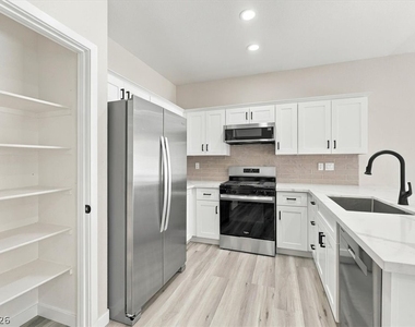 6898 Perfect Sunset Court - Photo Thumbnail 3
