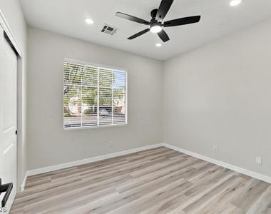 6898 Perfect Sunset Court - Photo Thumbnail 12
