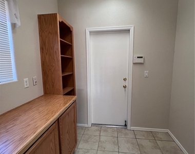10401 Willamette Place - Photo Thumbnail 17