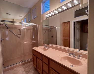 10401 Willamette Place - Photo Thumbnail 12