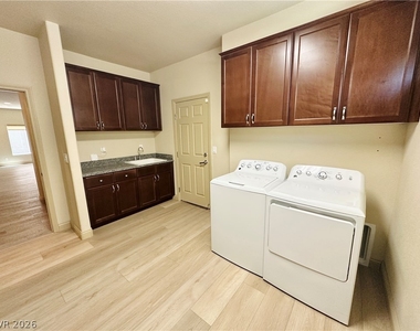 9842 Russian Hill Street - Photo Thumbnail 27
