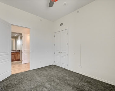 360 E Desert Inn Road - Photo Thumbnail 32