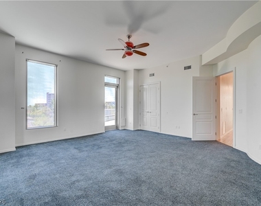 360 E Desert Inn Road - Photo Thumbnail 17