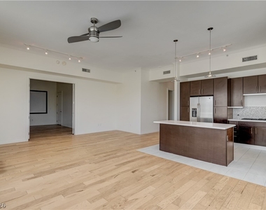 360 E Desert Inn Road - Photo Thumbnail 2