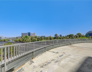 360 E Desert Inn Road - Photo Thumbnail 35