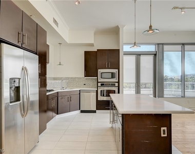360 E Desert Inn Road - Photo Thumbnail 7