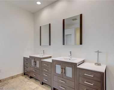 360 E Desert Inn Road - Photo Thumbnail 20