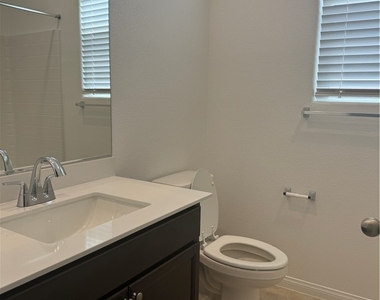 385 Desert Cadence Street - Photo Thumbnail 6