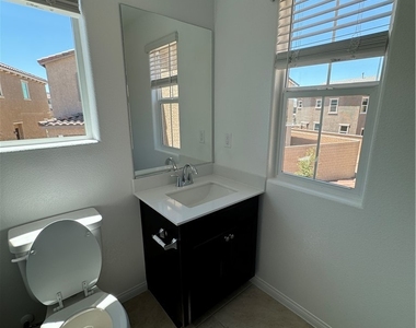 385 Desert Cadence Street - Photo Thumbnail 15