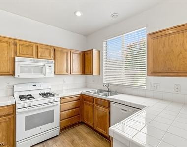 10521 Angel Dreams Avenue - Photo Thumbnail 11