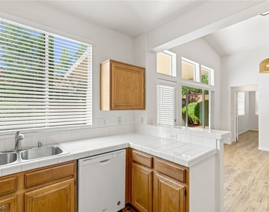 10521 Angel Dreams Avenue - Photo Thumbnail 13