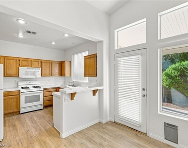 10521 Angel Dreams Avenue - Photo Thumbnail 10
