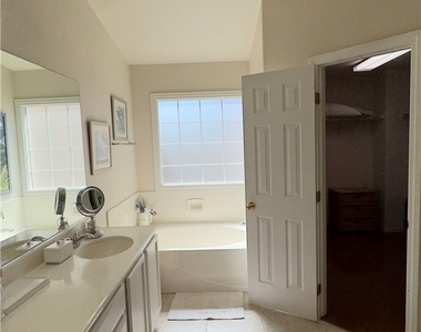 10218 Birch Bluff Lane - Photo Thumbnail 6