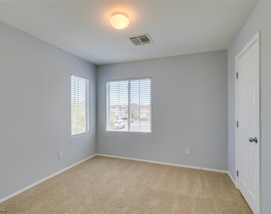 8433 Spencer Canyon Street - Photo Thumbnail 32