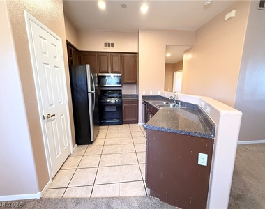 10245 S Maryland Parkway - Photo Thumbnail 4