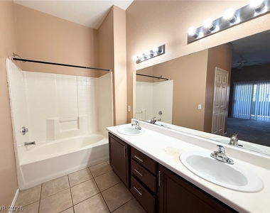 10245 S Maryland Parkway - Photo Thumbnail 11
