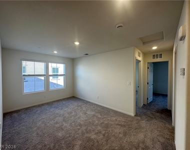 3729 Scafati Avenue - Photo Thumbnail 6