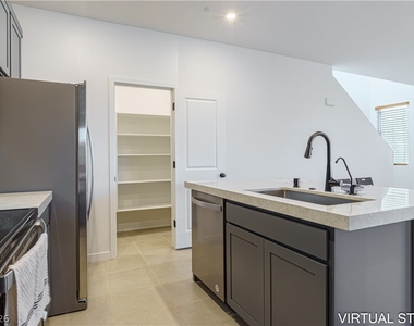 188 Vanhoy Avenue - Photo Thumbnail 6