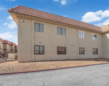 4300 N Lamont Street - Photo Thumbnail 4