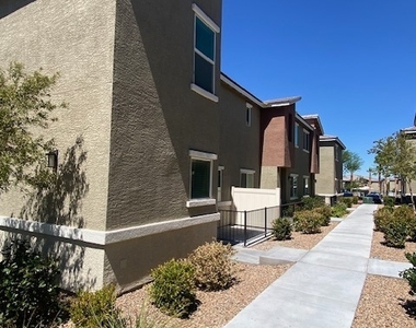 12238 Plum Mist Court - Photo Thumbnail 5