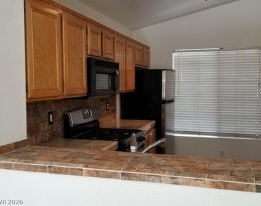 5805 Briar Rose Lane - Photo Thumbnail 2