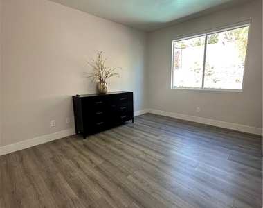 11106 Evvie Lane - Photo Thumbnail 17