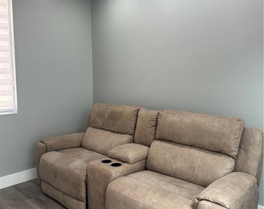 11106 Evvie Lane - Photo Thumbnail 23