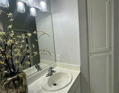 11106 Evvie Lane - Photo Thumbnail 20