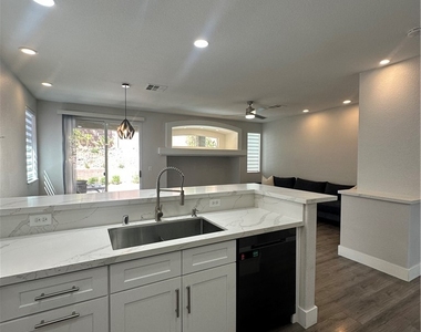 11106 Evvie Lane - Photo Thumbnail 5