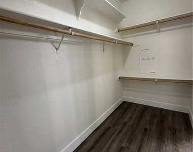 11106 Evvie Lane - Photo Thumbnail 21