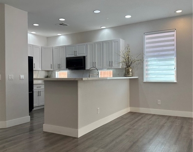 11106 Evvie Lane - Photo Thumbnail 11