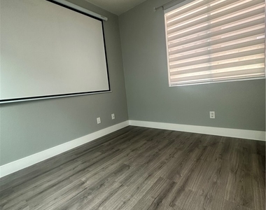 11106 Evvie Lane - Photo Thumbnail 24