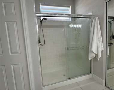 11106 Evvie Lane - Photo Thumbnail 19