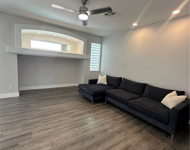 11106 Evvie Lane - Photo Thumbnail 13
