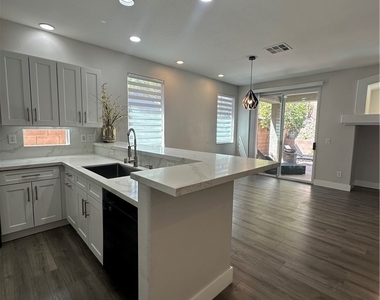 11106 Evvie Lane - Photo Thumbnail 3