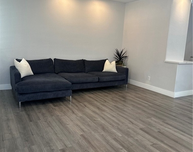 11106 Evvie Lane - Photo Thumbnail 12