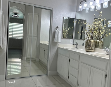 11106 Evvie Lane - Photo Thumbnail 18