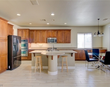 8925 Monte Oro Drive - Photo Thumbnail 2