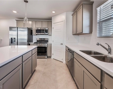871 Watford Place - Photo Thumbnail 7