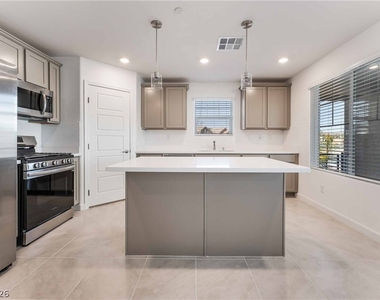 871 Watford Place - Photo Thumbnail 6