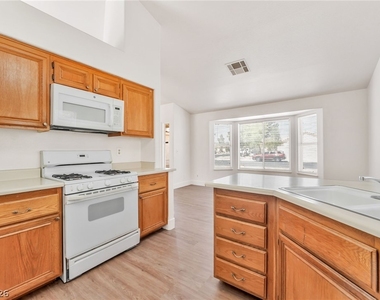4904 Spring Falls Way - Photo Thumbnail 11