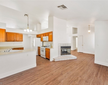 4904 Spring Falls Way - Photo Thumbnail 7